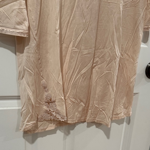 Hanro Long Sleeve Nightgown-Light Pink - Picture 5 of 11